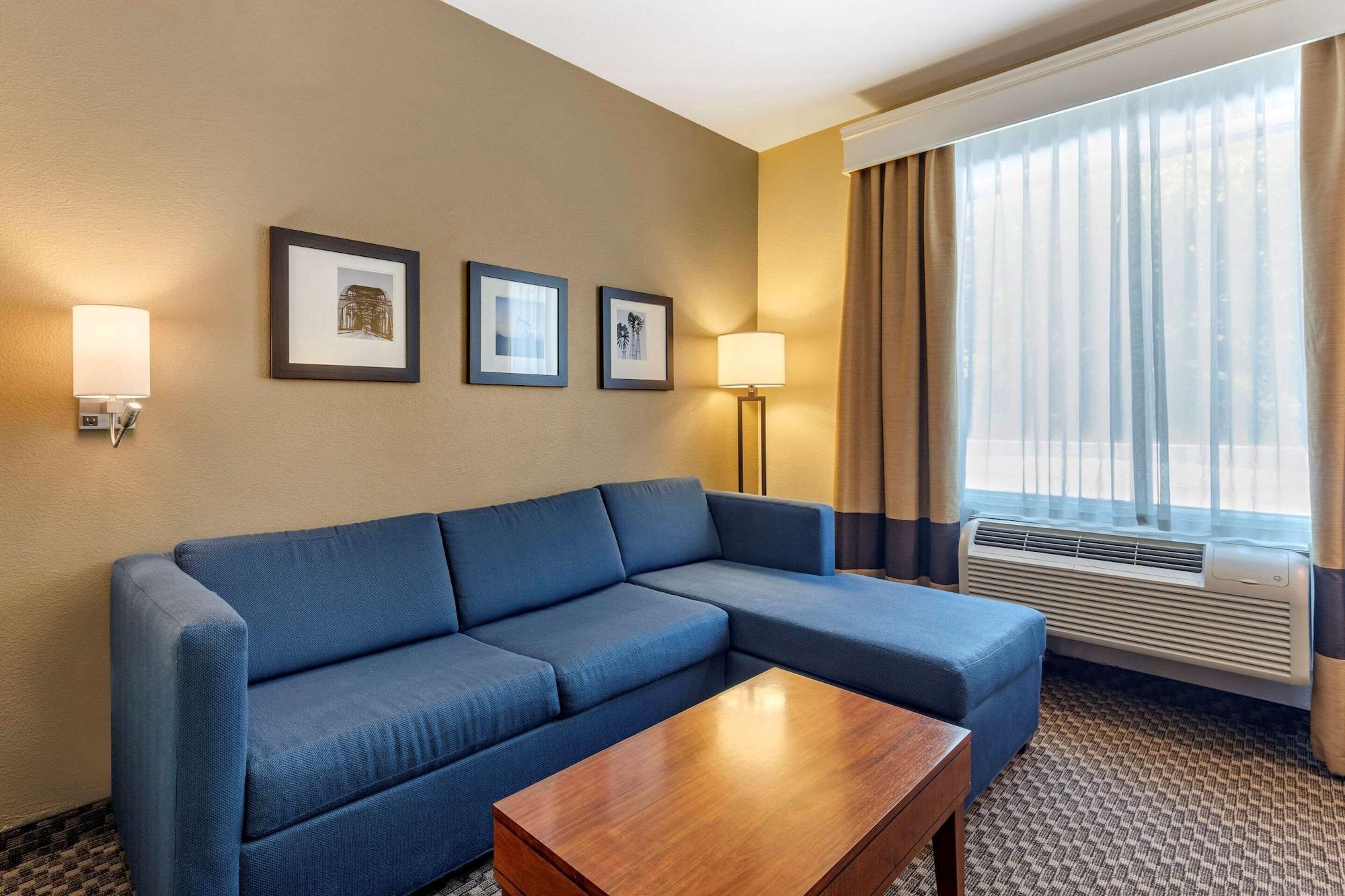Comfort Suites Лафкин Экстерьер фото